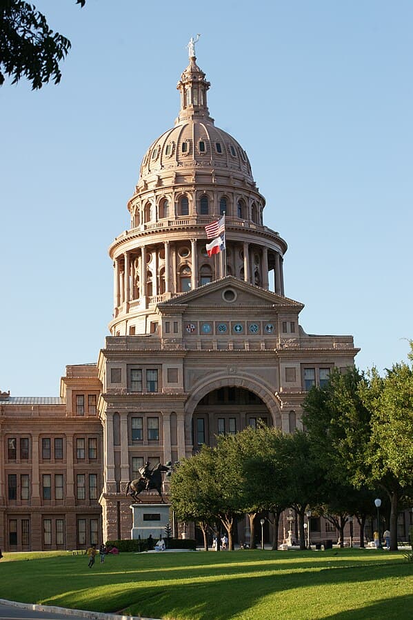 TX Capitol Photo from https://commons.wikimedia.org/wiki/File:Texas_State_Capitol_Austin_2.jpg