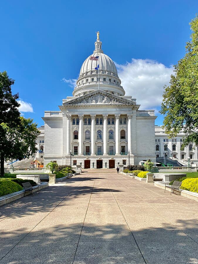 WI Capitol Photo from https://commons.wikimedia.org/wiki/File:Wisconsin_State_Capitol,_Capitol_Square,_Madison,_WI_(52733889776).jpg