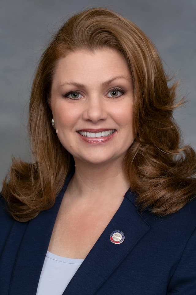 Rep. Erin Paré headshot