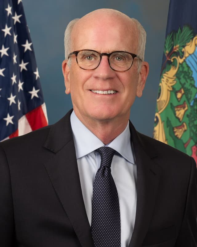 Sen. Peter Welch headshot