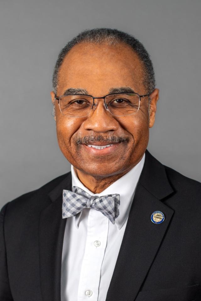 Sen. Vernon Sykes headshot